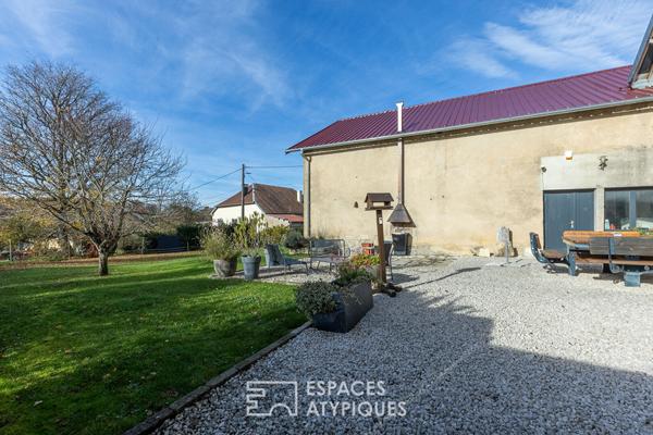 Ancienne ferme de château avec piscine et dépendance