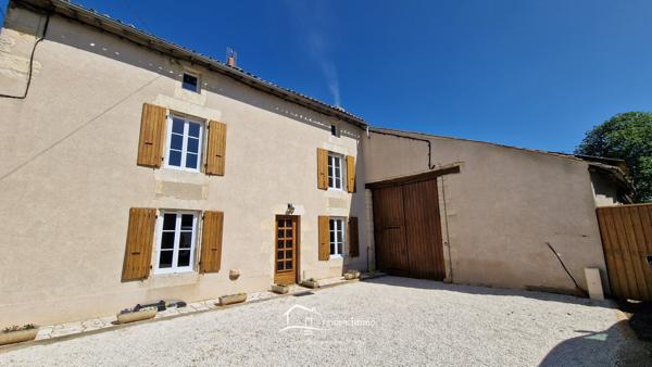 Maison de campagne sans vis-à-vis avec vue dégagée – 5 min de Lusignan Jazeneuil (86600)