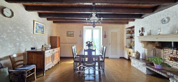 Maison de campagne sans vis-à-vis avec vue dégagée – 5 min de Lusignan Jazeneuil (86600)