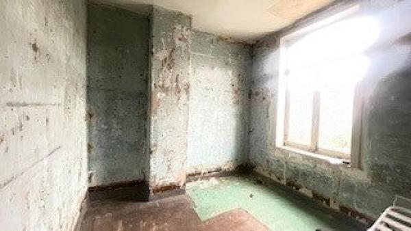 Maison à rénover avec jardin, fort potentiel!