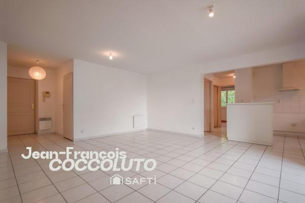 T3 état impeccable avec balcon et parking sécurisé