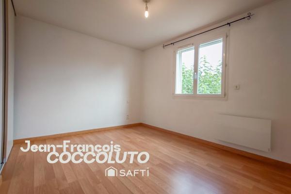 T3 état impeccable avec balcon et parking sécurisé