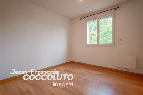 T3 état impeccable avec balcon et parking sécurisé