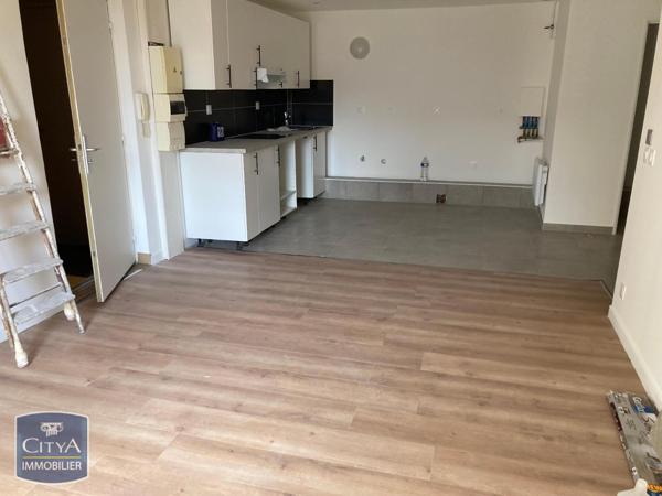 Appartement à louer 2 pièces 49.82m² Corbeil-Essonnes (91100)