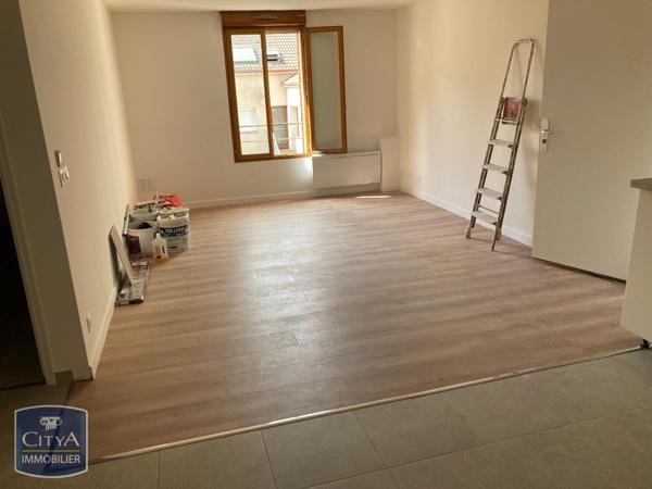 Appartement à louer 2 pièces 49.82m² Corbeil-Essonnes (91100)