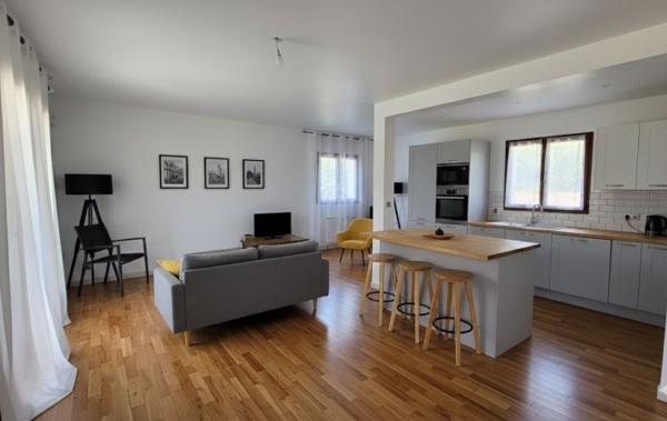 Vente Maison Avec jardin arboré à rafraîchir Lissieu   