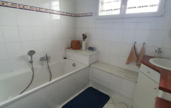 Vente Maison Avec jardin arboré à rafraîchir Lissieu   