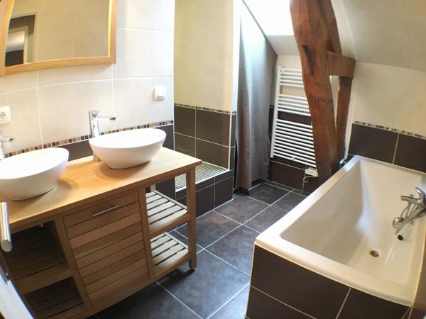 APPARTEMENT A LOUER T5 - BLOIS - 3 CHBS, CLIM. RÉVERSIBLE, CAVE PRIVÉE, COUR COMMUNE