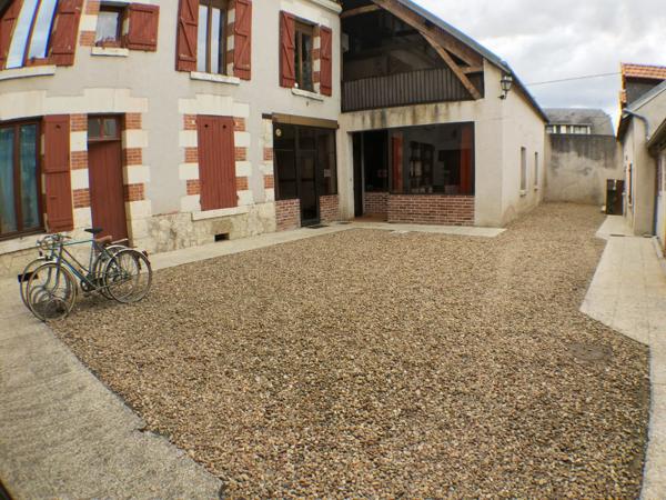 APPARTEMENT A LOUER T5 - BLOIS - 3 CHBS, CLIM. RÉVERSIBLE, CAVE PRIVÉE, COUR COMMUNE