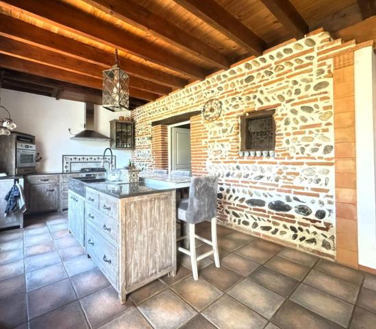 Maison à LAVERNOSE-LACASSE, 31410 - 7 pièces 241m²