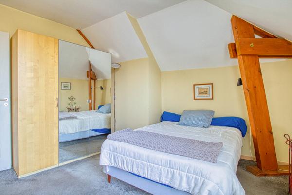 Spacieux 3 pièces en dernier étage avec terrasses, parking et cave 335 000 €