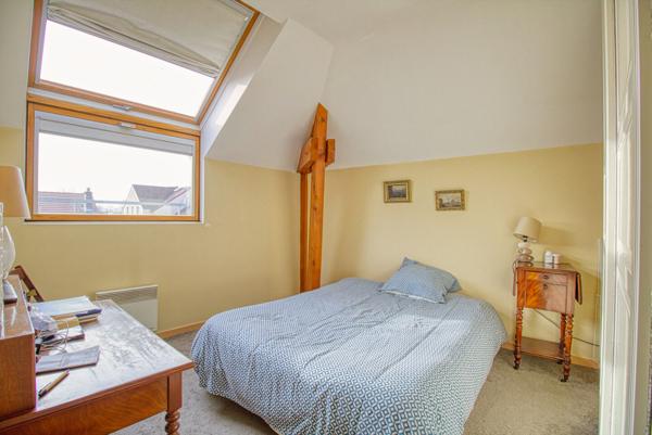 Spacieux 3 pièces en dernier étage avec terrasses, parking et cave 335 000 €