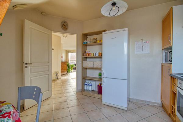 Spacieux 3 pièces en dernier étage avec terrasses, parking et cave 335 000 €