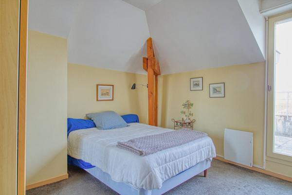 Spacieux 3 pièces en dernier étage avec terrasses, parking et cave 335 000 €