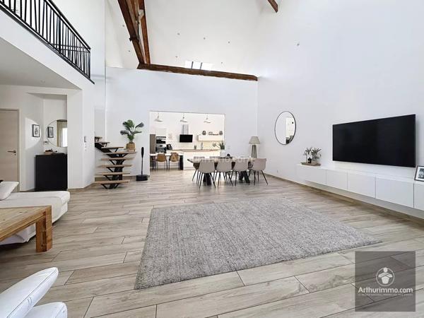 Vente                                                      Maison de ville
                        
                     6 pièces                      210 m2                     à Roanne