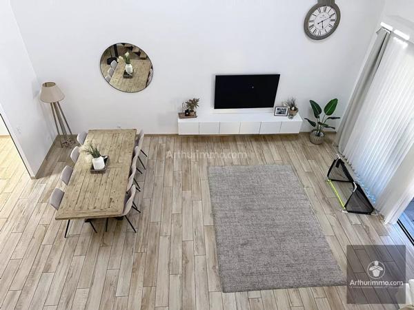 Vente                                                      Maison de ville
                        
                     6 pièces                      210 m2                     à Roanne
