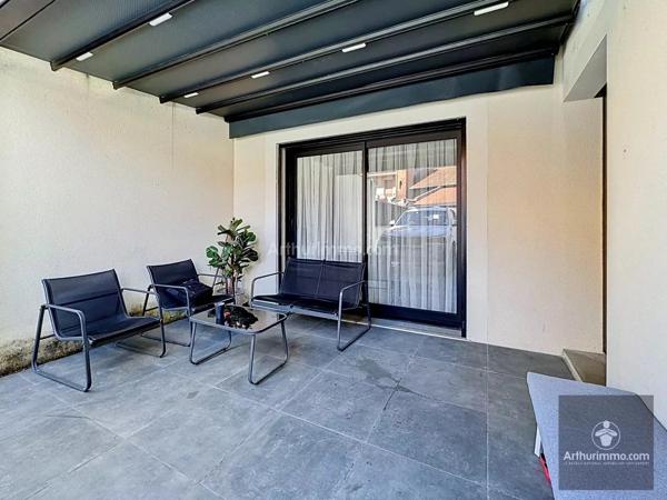 Vente                                                      Maison de ville
                        
                     6 pièces                      210 m2                     à Roanne