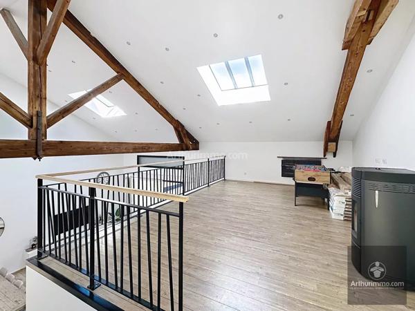 Vente                                                      Maison de ville
                        
                     6 pièces                      210 m2                     à Roanne