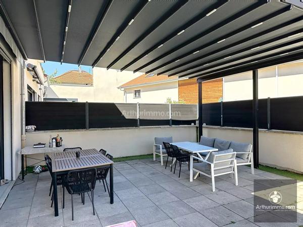 Vente                                                      Maison de ville
                        
                     6 pièces                      210 m2                     à Roanne