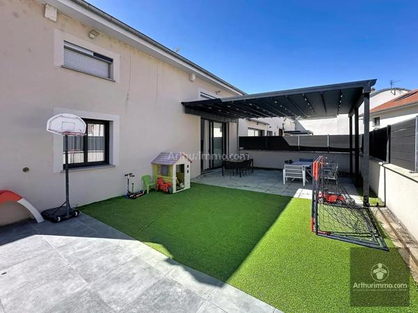 Vente                                                      Maison de ville
                        
                     6 pièces                      210 m2                     à Roanne