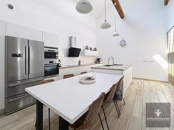 Vente                                                      Maison de ville
                        
                     6 pièces                      210 m2                     à Roanne