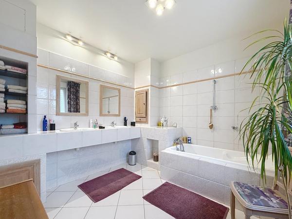 Maison de maître 5 chambres 150 m2 terrain 1936m2