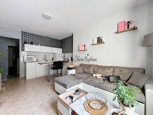 A vendre, Immeuble de rapport, LA CHARTRE SUR LE LOIR (72)- 5 appartements - 2 studios- 4 caves- Parking terrain 662m²