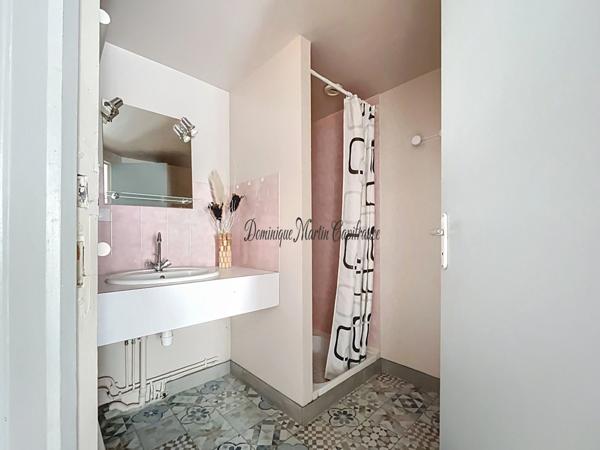 A vendre, Immeuble de rapport, LA CHARTRE SUR LE LOIR (72)- 5 appartements - 2 studios- 4 caves- Parking terrain 662m²