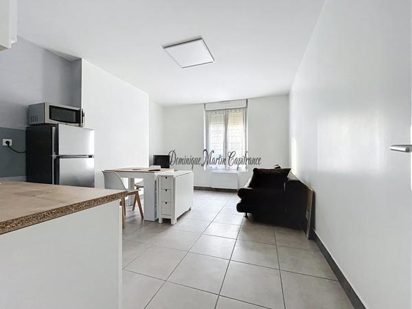 A vendre, Immeuble de rapport, LA CHARTRE SUR LE LOIR (72)- 5 appartements - 2 studios- 4 caves- Parking terrain 662m²