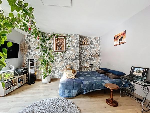 A vendre, Immeuble de rapport, LA CHARTRE SUR LE LOIR (72)- 5 appartements - 2 studios- 4 caves- Parking terrain 662m²