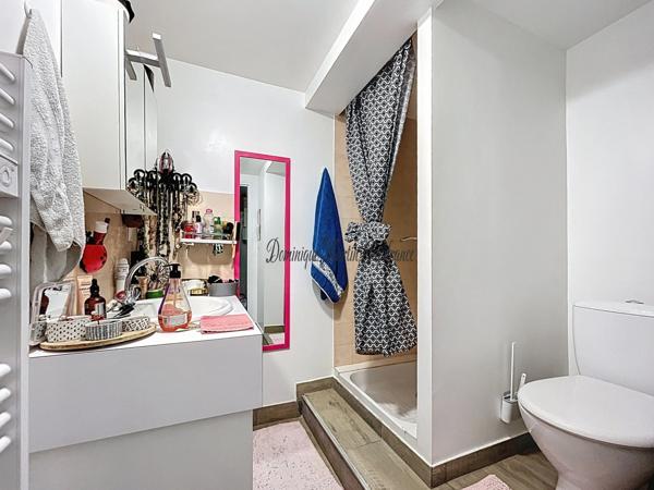 A vendre, Immeuble de rapport, LA CHARTRE SUR LE LOIR (72)- 5 appartements - 2 studios- 4 caves- Parking terrain 662m²