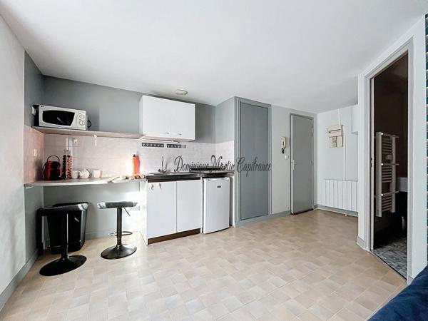 A vendre, Immeuble de rapport, LA CHARTRE SUR LE LOIR (72)- 5 appartements - 2 studios- 4 caves- Parking terrain 662m²
