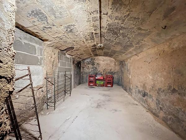 A vendre, Immeuble de rapport, LA CHARTRE SUR LE LOIR (72)- 5 appartements - 2 studios- 4 caves- Parking terrain 662m²