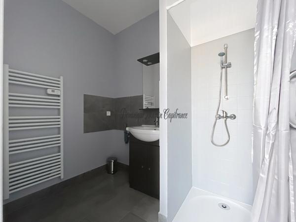 A vendre, Immeuble de rapport, LA CHARTRE SUR LE LOIR (72)- 5 appartements - 2 studios- 4 caves- Parking terrain 662m²