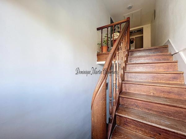 A vendre, Immeuble de rapport, LA CHARTRE SUR LE LOIR (72)- 5 appartements - 2 studios- 4 caves- Parking terrain 662m²