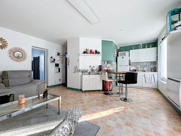A vendre, Immeuble de rapport, LA CHARTRE SUR LE LOIR (72)- 5 appartements - 2 studios- 4 caves- Parking terrain 662m²