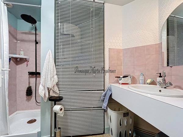 A vendre, Immeuble de rapport, LA CHARTRE SUR LE LOIR (72)- 5 appartements - 2 studios- 4 caves- Parking terrain 662m²