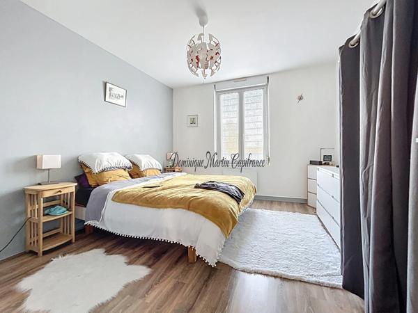 A vendre, Immeuble de rapport, LA CHARTRE SUR LE LOIR (72)- 5 appartements - 2 studios- 4 caves- Parking terrain 662m²