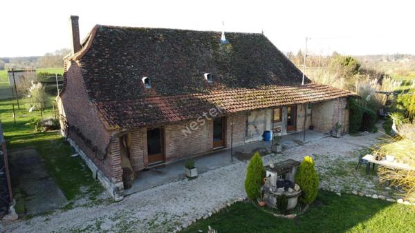 Ferme Bressane située au sud LOUHANS et ses 157 arcades, proche de l'autoroute A39.