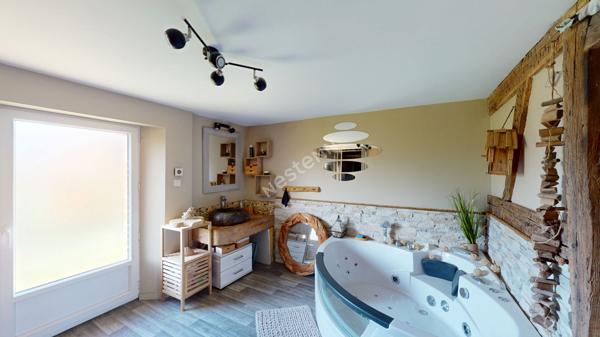 Ferme Bressane située au sud LOUHANS et ses 157 arcades, proche de l'autoroute A39.