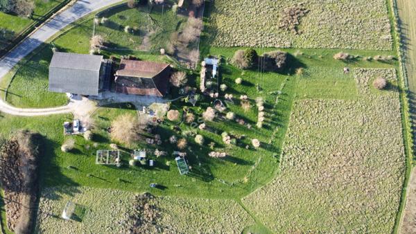 Ferme Bressane située au sud LOUHANS et ses 157 arcades, proche de l'autoroute A39.