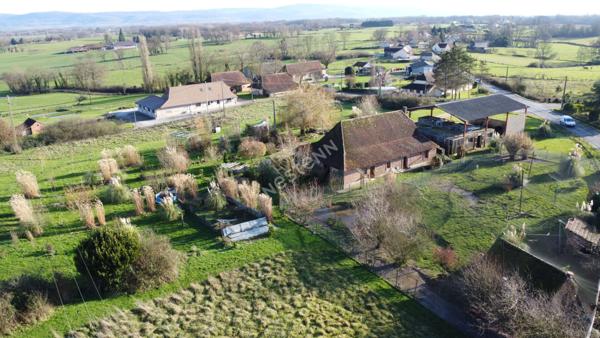 Ferme Bressane située au sud LOUHANS et ses 157 arcades, proche de l'autoroute A39.