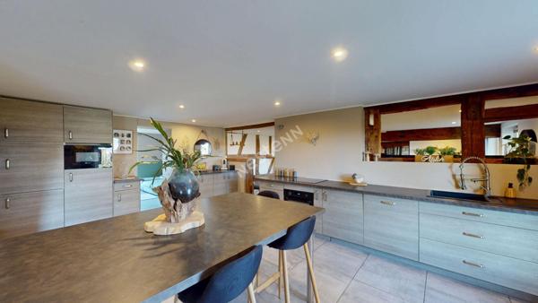 Ferme Bressane située au sud LOUHANS et ses 157 arcades, proche de l'autoroute A39.