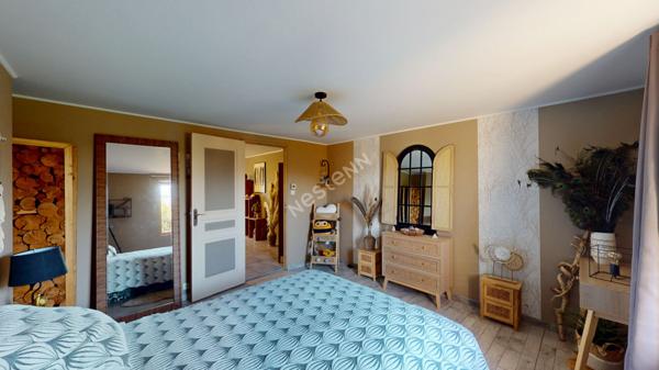 Ferme Bressane située au sud LOUHANS et ses 157 arcades, proche de l'autoroute A39.