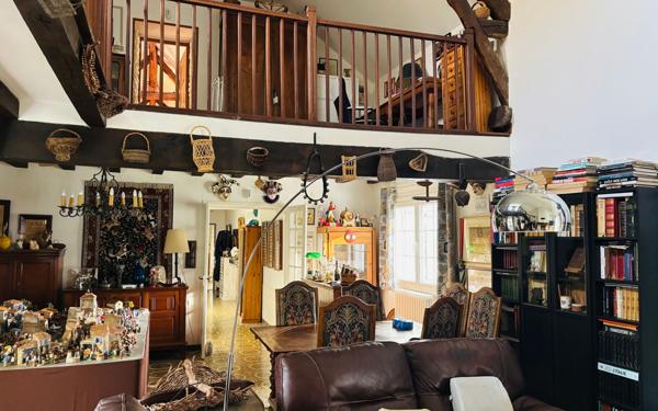 Maison à vendre    8 pièces •  Corquilleroy