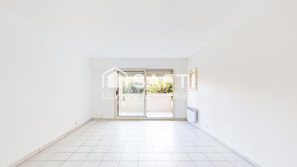 Résidence sécurisée avec piscine