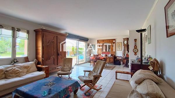 Maison 4 chambres + bureau - garage - piscine