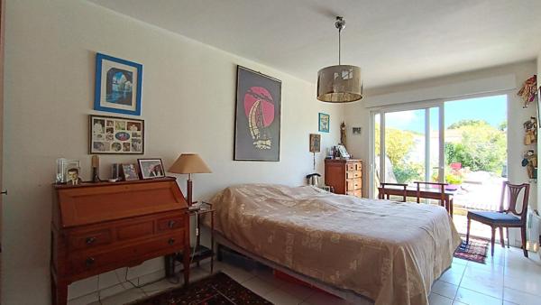 Maison 4 chambres + bureau - garage - piscine