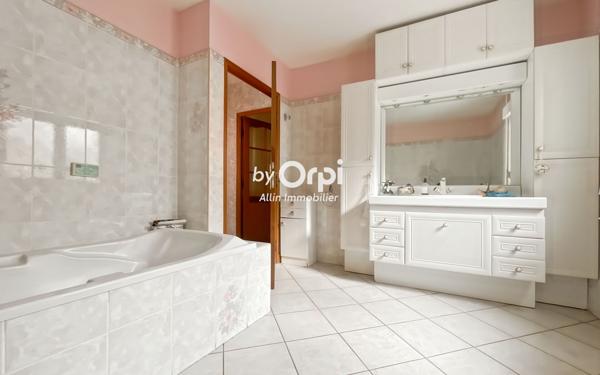 Maison à vendre    6 pièces • 206,10 m2 Montluçon