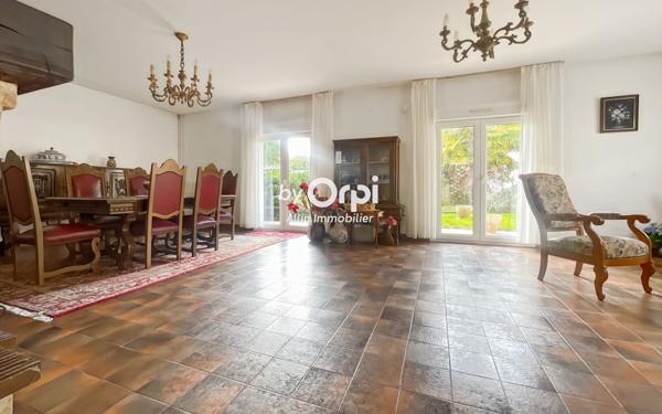 Maison à vendre    6 pièces • 206,10 m2 Montluçon